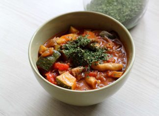 Leczo z cukinią i boczniakami