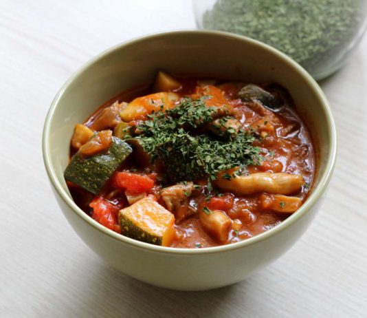 Leczo z cukinią i boczniakami