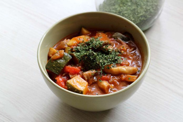 Leczo z cukinią i boczniakami