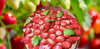 Tarta Z budyniem i truskawkami