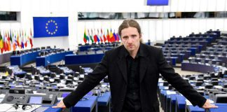 Atak na posła Konfederacji. Politycy potępiają zachowanie protestujących