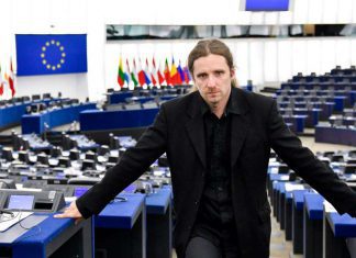 Atak na posła Konfederacji. Politycy potępiają zachowanie protestujących