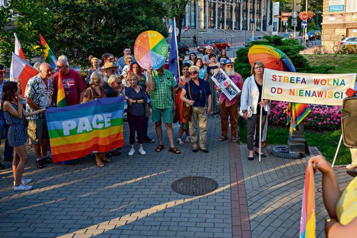 Radni PiS podtrzymali uchwałę anty-LGBT