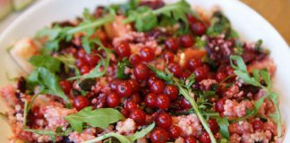 Sałatka z kaszy jaglanej i porzeczek