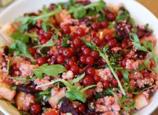 Sałatka z kaszy jaglanej i porzeczek