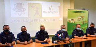 Zwalniam przed szkołą