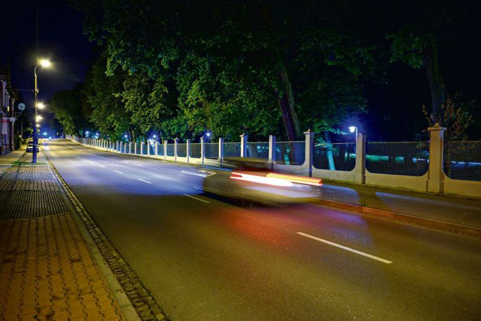 Mieszkańcy-osiedla-Piaskówka-narzekają-na-piratów-drogowych Mieszkańcy osiedla Piaskówka narzekają na piratów drogowych, którzy urządzają nielegalne wyścigi na ul. Piłsudskiego