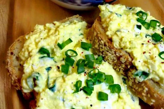 Pasta jajeczna z serem feta