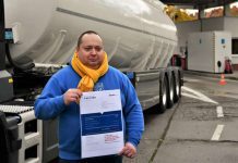 Prezes MPK Wrocław wystawił fakturę Jackowi Sasinowi