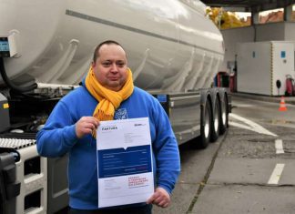 Prezes MPK Wrocław wystawił fakturę Jackowi Sasinowi