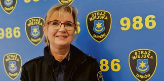 Strażnicy kontrolują czym palimy w piecu