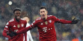 Piłka nożna. Lewandowski zjawił się w ośrodku treningowym Bayernu. Co z transferem do Barcelony?