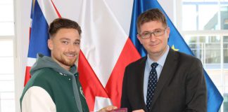 Oficjalnie: Matty Cash otrzymał polski paszport!