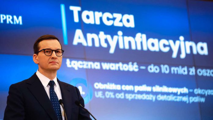 Mateusz Morawiecki: Obniżymy stawkę VAT na paliwa