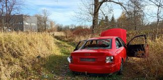 Porzucony samochód Przemysłowa