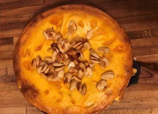 Sernik dyniowy z karmelizowanymi migdałami
