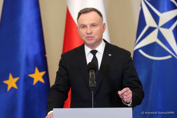 Prezydent o inflacji: "Zaciśnijcie zęby!". Donald Tusk odpowiada