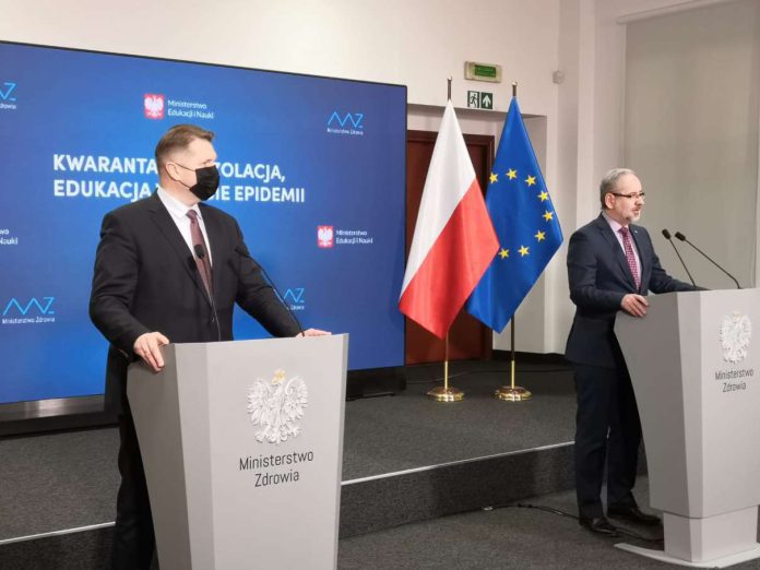 Rząd luzuje obostrzenia. Uczniowie szybciej wrócą do szkół