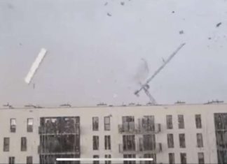 Kraków. Wichura przewróciła dźwig budowalny. Jedna osoba nie żyje [WIDEO]
