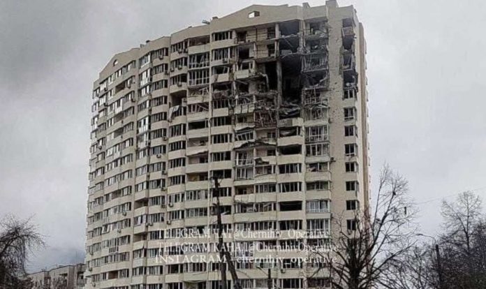 Ukraina. Potężny wybuch w Czernihowie, bloki mieszkalne ostrzelane [WIDEO]