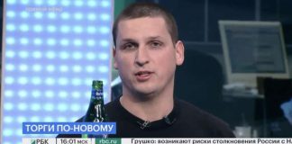 Ekspert podczas transmisji wypił za śmierć rosyjskiej giełdy. „Spoczywaj w pokoju" [WIDEO]