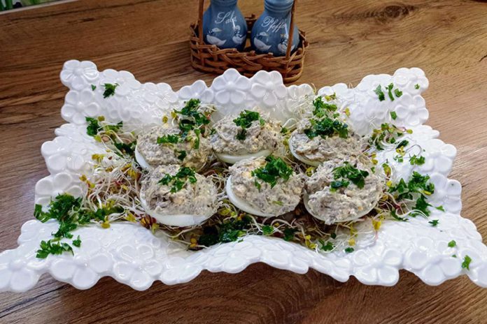 Jaja faszerowane pieczarkami Jaja faszerowane pieczarkami