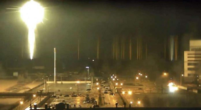 Ukraina. Rosyjskie wojska zaatakowały elektrownię jądrową w Zaporożu [WIDEO]