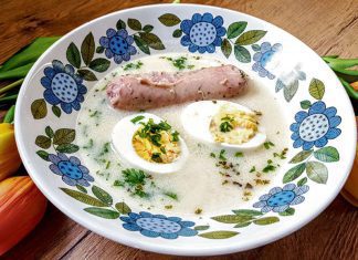 Zupa chrzanowa z białą kiełbasą i jajkami