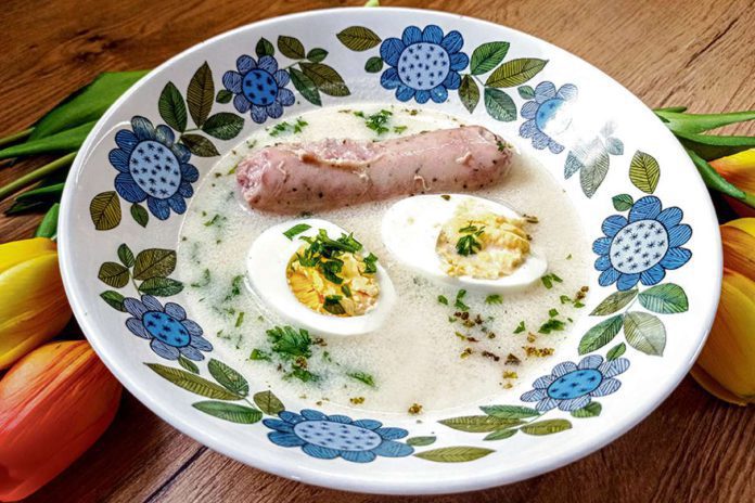 Zupa chrzanowa z białą kiełbasą i jajkami