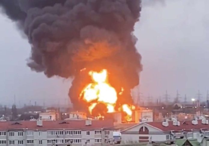 Biełgorod. Magazyn ropy naftowej w ogniu [WIDEO]