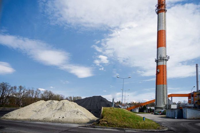 Na placach MPEC w Tarnowie wciąż zalegają zapasy węgla