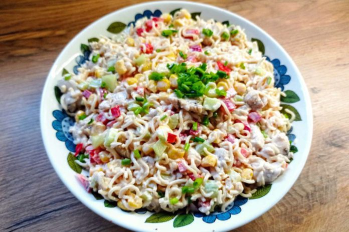 Sałatka z zupek chińskich