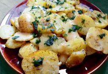 Pieczone ziemniaki z sosem francuskim Ziemniaki pieczone