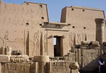 Świątynia z biblioteką