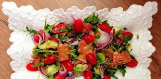 Sałatka z łososiem