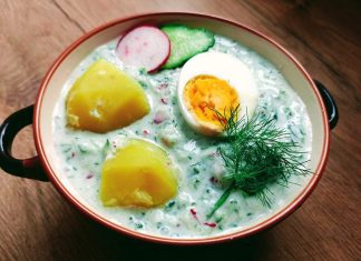 Chłodnik ogórkowy z rzodkiewką na kefirze