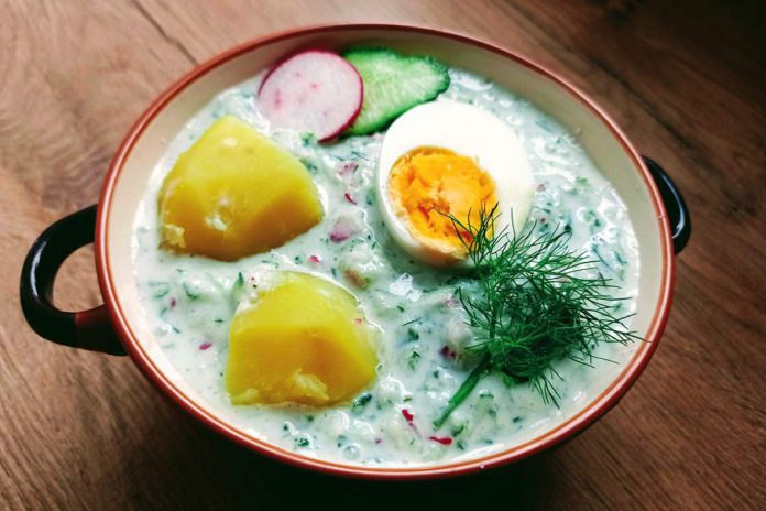 Chłodnik ogórkowy z rzodkiewką na kefirze