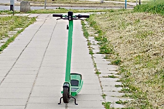 Tarnów - porzucone hulajnogi