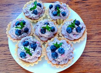 Kruche tartaletki z jagodowym kremem