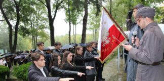 Pierwszoklasiści ślubowali przy grobach poległych żołnierzy