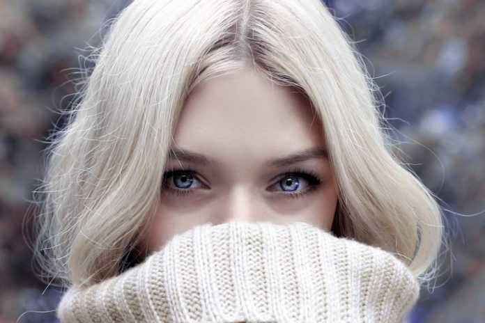 Sweter i spodnie damskie - Jak je dobrać, aby tworzyły spójny zestaw