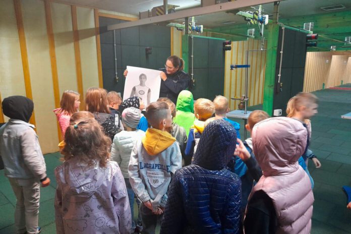 Uczniowie odwiedzili brzeskich policjantów