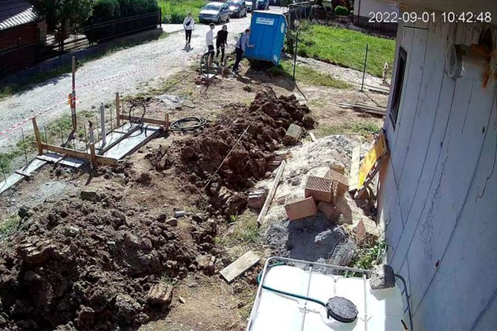 Młodzi chuligani przewrócili toi toia