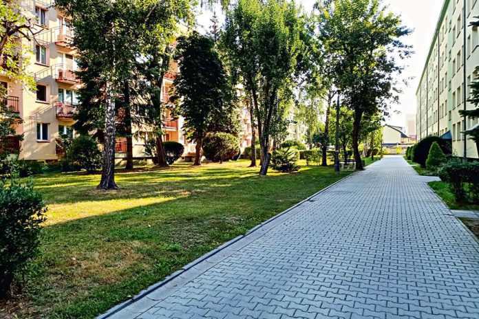 Propozycja lokalizacji nowej wiaty śmietnikowej nie podoba się mieszkańcom ul. Reymonta