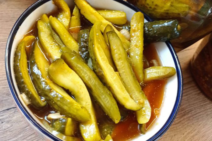 Sałatka z ogórków i curry