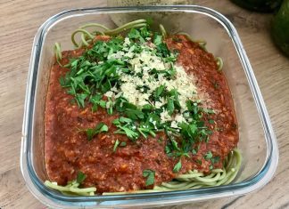 Spaghetti wegańskie z boczniakami