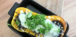 Faszerowana dynia z czarną soczewicą