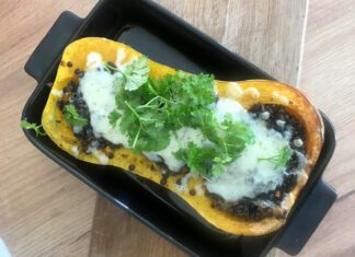 Faszerowana dynia z czarną soczewicą