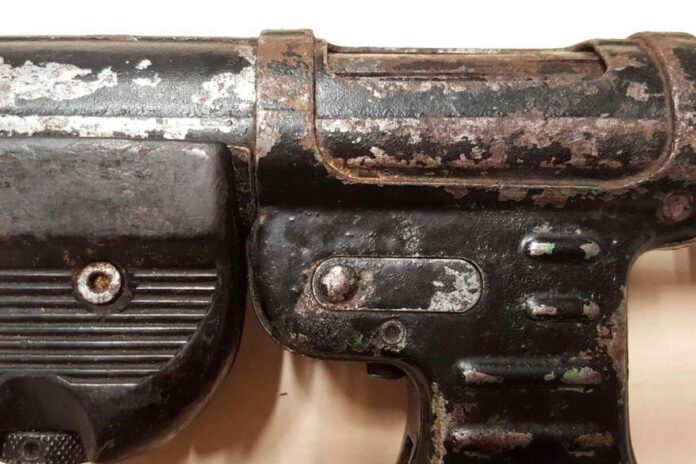 Karabin z czasów II wojny znaleziony w opuszczonym domu