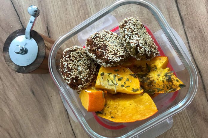 Pieczona dynia ze sznycelkami warzywnymi